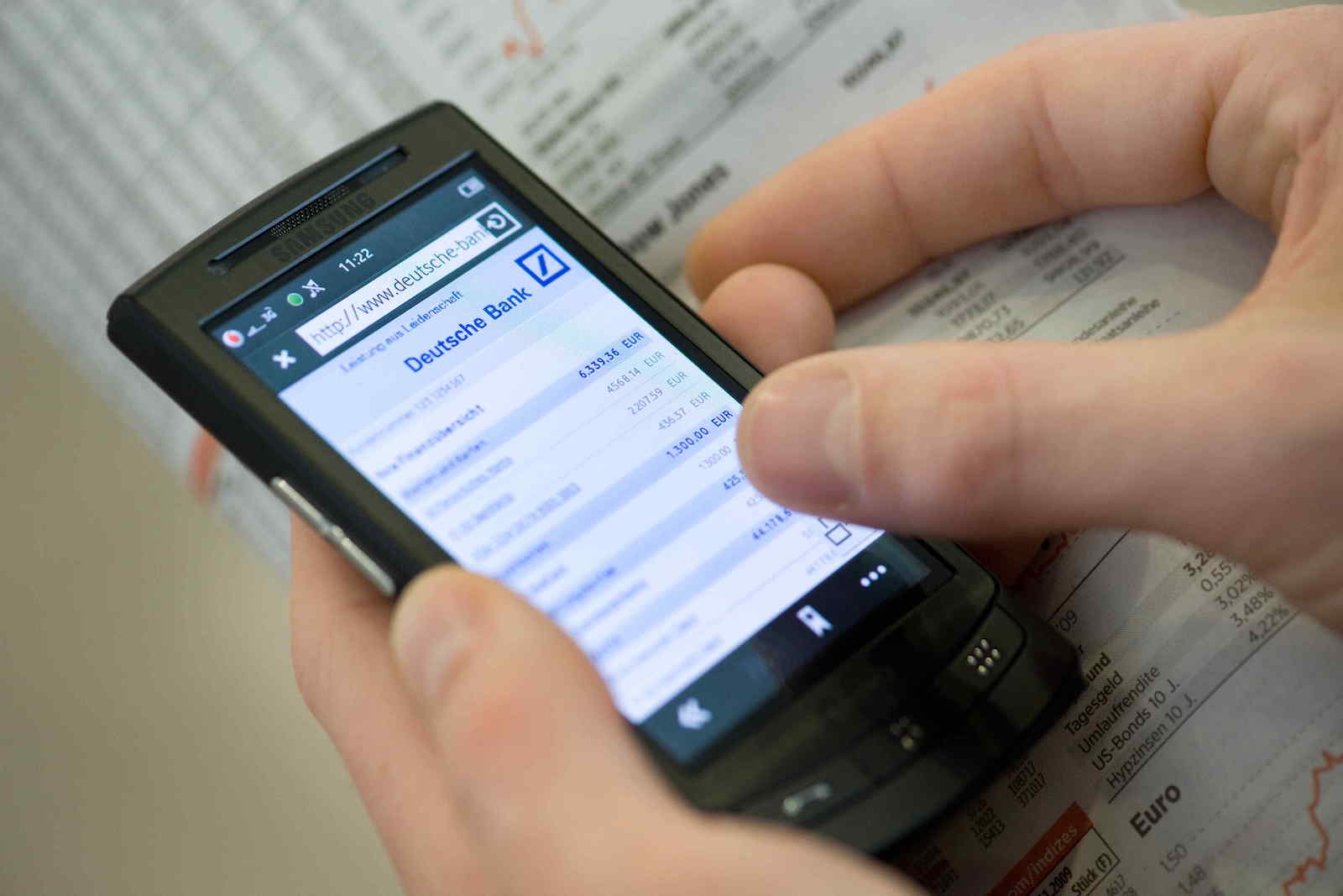 8_Mobile_Banking_Banking_transactions_independent_of_time_and_place