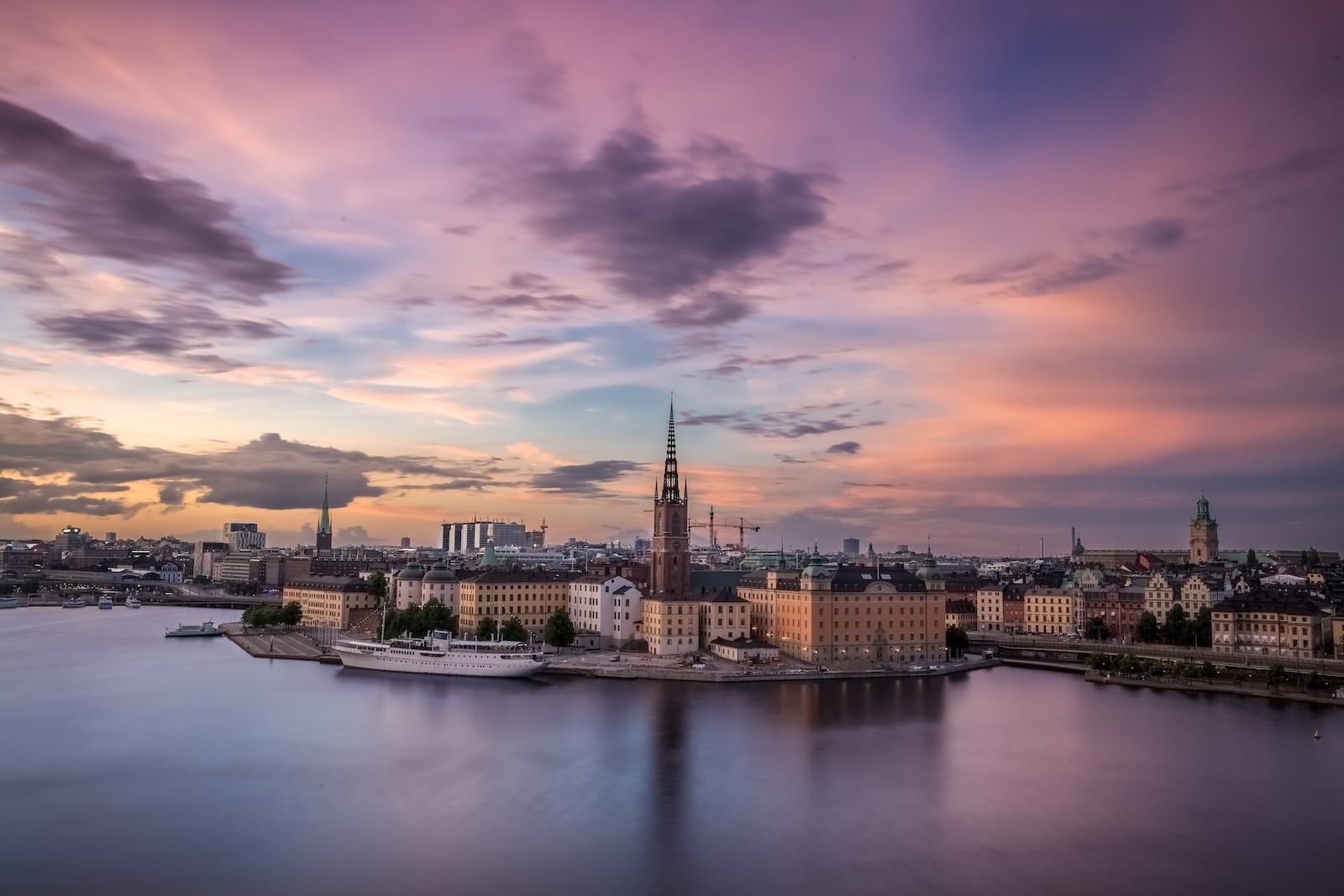 raphael-andres-3cwvFD-YPtk-unsplash (1)